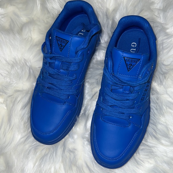 Guess sneakers size 7 - Picture 2 of 3